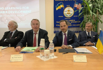 Dr. Wolf Klinz (MdEP und IHK-Präsident a.D.), Michael Ruiss)