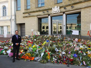Michael Ruiss beim Besuch der Botschaft des Königreichs der Niederlande in Kiew nach der Flugzeugkatastrophe MH-17